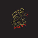 t-shirt "Cleverness Kills" avec un corbeau tenant une hache.